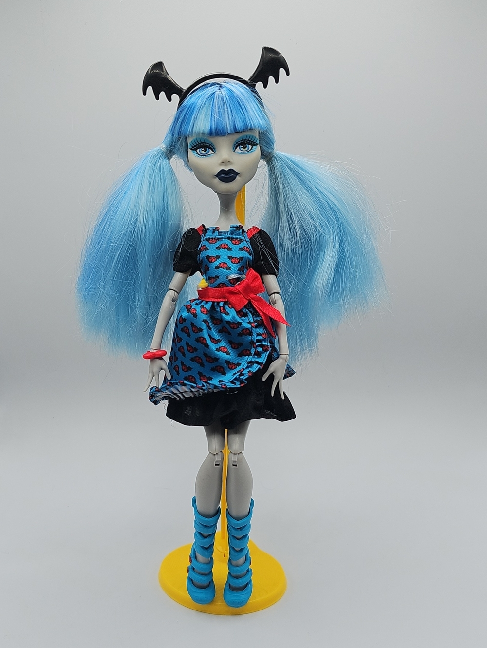 Monster High Freaky Fusion Ghoulia Yelps With Brush (Stand Not Included)